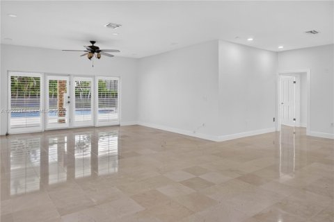 Casa en alquiler en Miami, Florida, 5 dormitorios, 258.36 m2 № 2244989 - foto 7