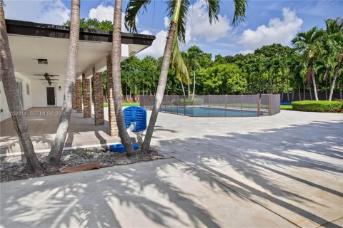 Casa en alquiler en Miami, Florida, 5 dormitorios, 258.36 m2 № 2244989 - foto 27