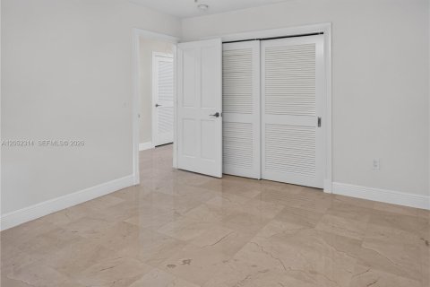 Casa en alquiler en Miami, Florida, 5 dormitorios, 258.36 m2 № 2244989 - foto 21