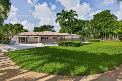 Casa en alquiler en Miami, Florida, 5 dormitorios, 258.36 m2 № 2244989 - foto 29