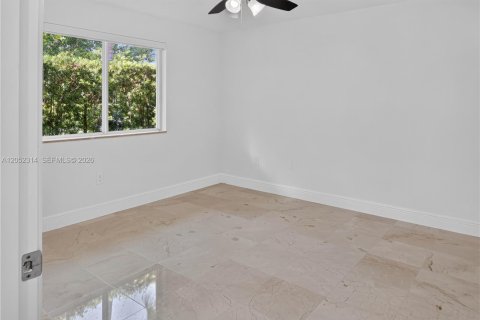 Casa en alquiler en Miami, Florida, 5 dormitorios, 258.36 m2 № 2244989 - foto 23