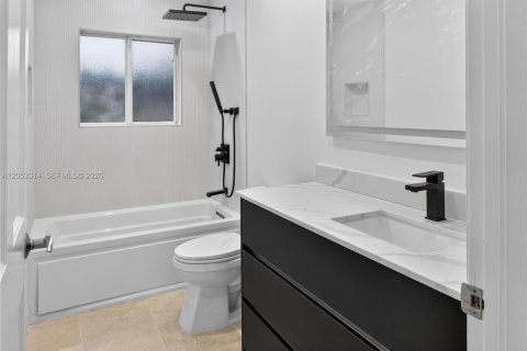 Casa en alquiler en Miami, Florida, 5 dormitorios, 258.36 m2 № 2244989 - foto 22