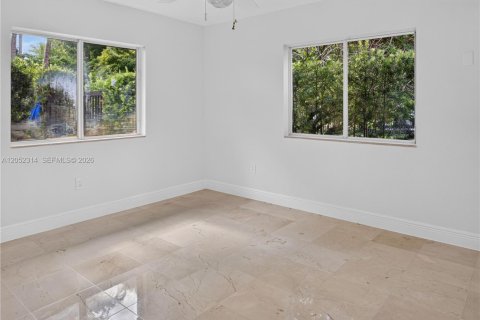 Casa en alquiler en Miami, Florida, 5 dormitorios, 258.36 m2 № 2244989 - foto 19
