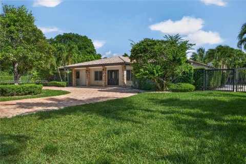 Casa en alquiler en Miami, Florida, 5 dormitorios, 258.36 m2 № 2244989 - foto 3