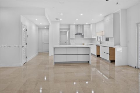 Casa en alquiler en Miami, Florida, 5 dormitorios, 258.36 m2 № 2244989 - foto 12