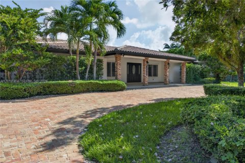 Casa en alquiler en Miami, Florida, 5 dormitorios, 258.36 m2 № 2244989 - foto 2