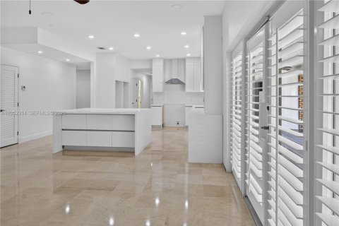 Casa en alquiler en Miami, Florida, 5 dormitorios, 258.36 m2 № 2244989 - foto 10