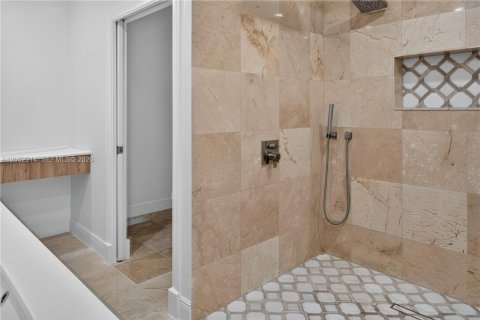 Casa en alquiler en Miami, Florida, 5 dormitorios, 258.36 m2 № 2244989 - foto 17