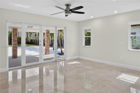 Casa en alquiler en Miami, Florida, 5 dormitorios, 258.36 m2 № 2244989 - foto 13