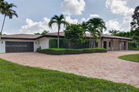 House in Miami, Florida 5 bedrooms, 258.36 sq.m. № 2244989
