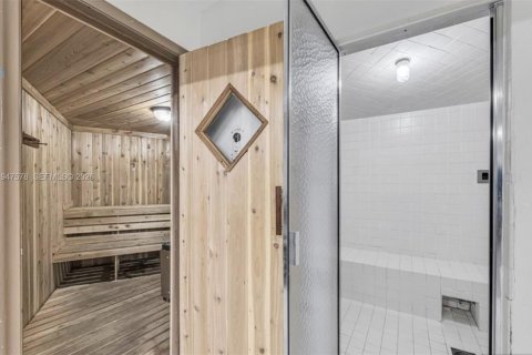 Condo in Oakland Park, Florida, 2 bedrooms  № 2003699 - photo 22