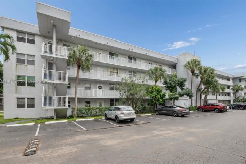Condo in Oakland Park, Florida, 2 bedrooms  № 2003699 - photo 2