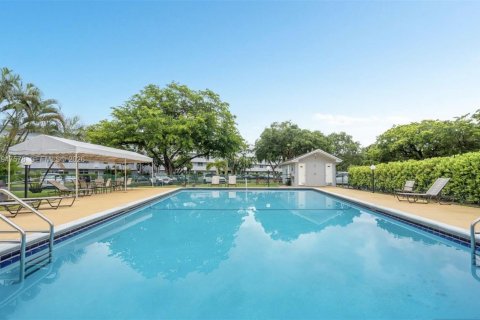 Condo in Oakland Park, Florida, 2 bedrooms  № 2003699 - photo 17