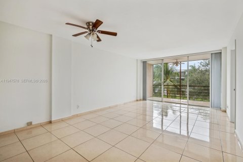 Condo in Oakland Park, Florida, 2 bedrooms  № 2003699 - photo 5