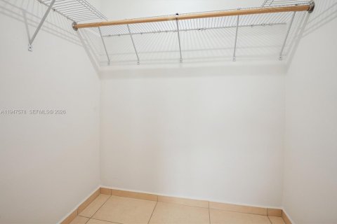 Condo in Oakland Park, Florida, 2 bedrooms  № 2003699 - photo 12