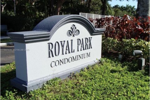 Condo in Oakland Park, Florida, 2 bedrooms  № 2003699 - photo 26