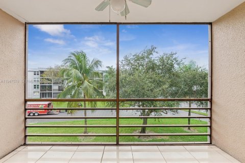 Condo in Oakland Park, Florida, 2 bedrooms  № 2003699 - photo 7