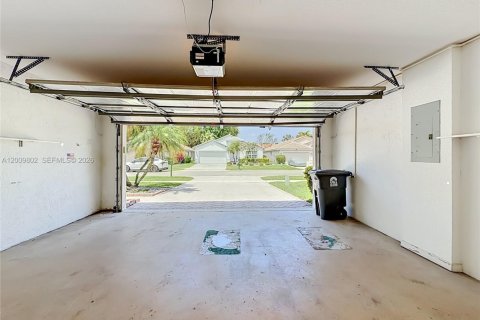 House in Boca Raton, Florida 3 bedrooms, 157.66 sq.m. № 2075371 - photo 25