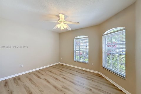 House in Boca Raton, Florida 3 bedrooms, 157.66 sq.m. № 2075371 - photo 23