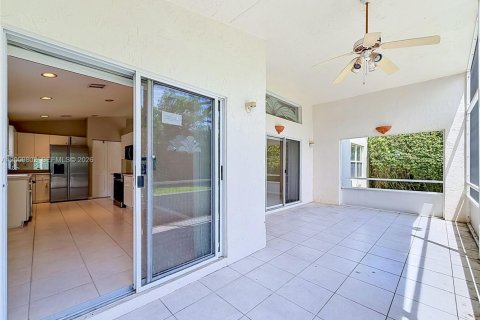 House in Boca Raton, Florida 3 bedrooms, 157.66 sq.m. № 2075371 - photo 26