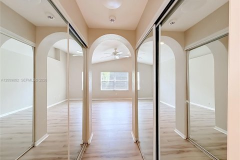 House in Boca Raton, Florida 3 bedrooms, 157.66 sq.m. № 2075371 - photo 17