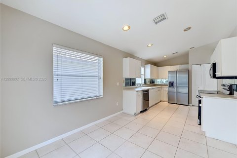 House in Boca Raton, Florida 3 bedrooms, 157.66 sq.m. № 2075371 - photo 15