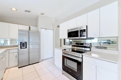 House in Boca Raton, Florida 3 bedrooms, 157.66 sq.m. № 2075371 - photo 12