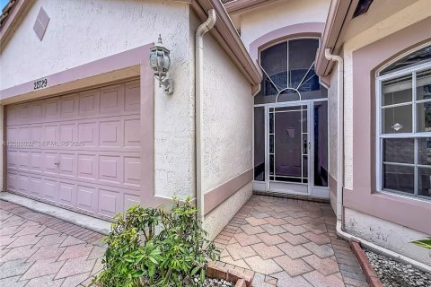 House in Boca Raton, Florida 3 bedrooms, 157.66 sq.m. № 2075371 - photo 2