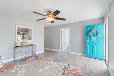House in Hudson, Florida 3 bedrooms, 141.95 sq.m. № 1593190 - photo 9