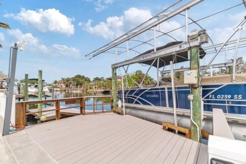 House in Hudson, Florida 3 bedrooms, 141.95 sq.m. № 1593190 - photo 30