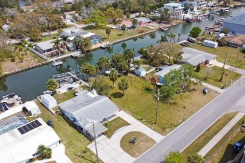 House in Hudson, Florida 3 bedrooms, 141.95 sq.m. № 1593190 - photo 3