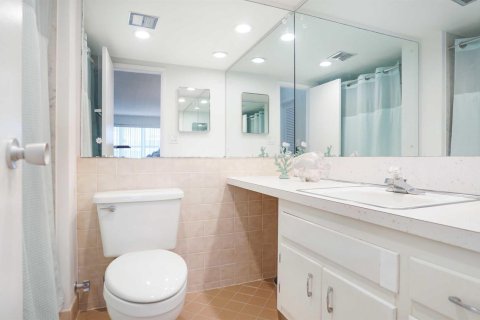 Снять в аренду кондоминиум в Форт-Лодердейл, Флорида 3 комнаты, 110.55м2, № 2176782 - фото 17