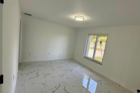 House in North Fort Myers, Florida 4 bedrooms, 236.81 sq.m. № 2097229 - photo 27