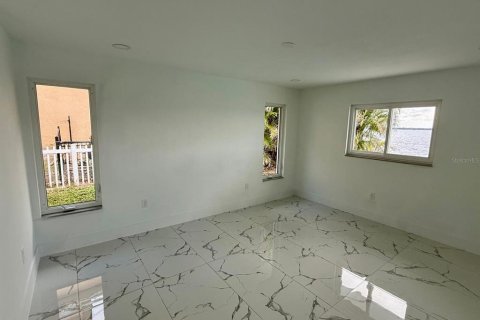 House in North Fort Myers, Florida 4 bedrooms, 236.81 sq.m. № 2097229 - photo 29