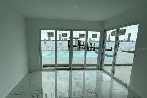 House in North Fort Myers, Florida 4 bedrooms, 236.81 sq.m. № 2097229 - photo 13