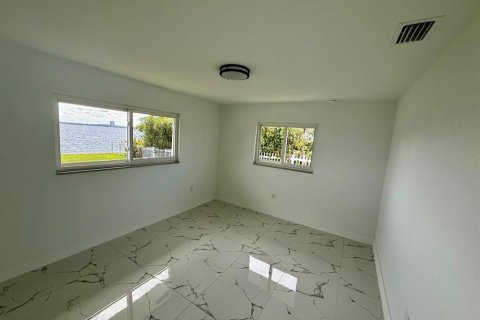House in North Fort Myers, Florida 4 bedrooms, 236.81 sq.m. № 2097229 - photo 21