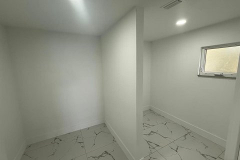 House in North Fort Myers, Florida 4 bedrooms, 236.81 sq.m. № 2097229 - photo 22