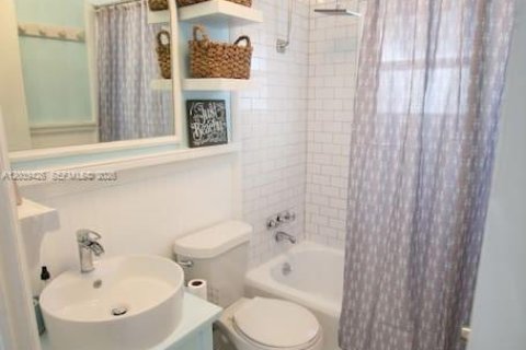 Casa en venta en Fort Lauderdale, Florida, 2 dormitorios, 62.43 m2 № 2168299 - foto 14