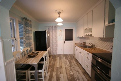 Casa en venta en Fort Lauderdale, Florida, 2 dormitorios, 62.43 m2 № 2168299 - foto 6