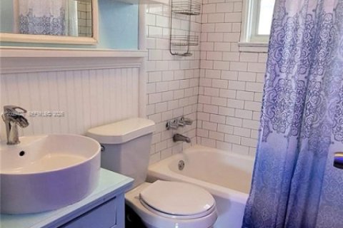 Casa en venta en Fort Lauderdale, Florida, 2 dormitorios, 62.43 m2 № 2168299 - foto 13