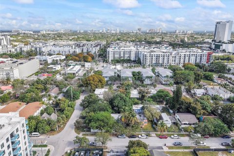 Casa en venta en Fort Lauderdale, Florida, 2 dormitorios, 62.43 m2 № 2168299 - foto 2