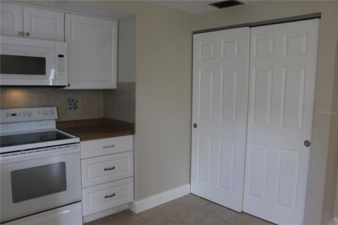 Immobilier commercial à vendre à New Port Richey, Floride: 2 chambres, 120.22 m2 № 1910631 - photo 10