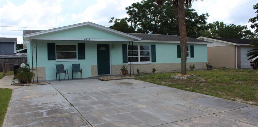 Immobilier commercial à New Port Richey, Floride 2 chambres, 120.22 m2 № 1910631