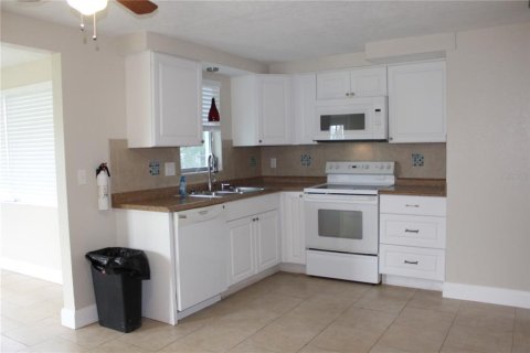 Immobilier commercial à vendre à New Port Richey, Floride: 2 chambres, 120.22 m2 № 1910631 - photo 11