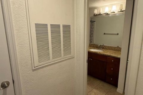 Condo in Orlando, Florida, 1 bedroom  № 1626645 - photo 14