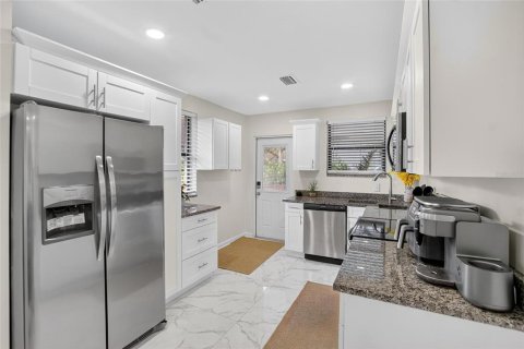 House in Temple Terrace, Florida 3 bedrooms, 106.74 sq.m. № 1854639 - photo 11