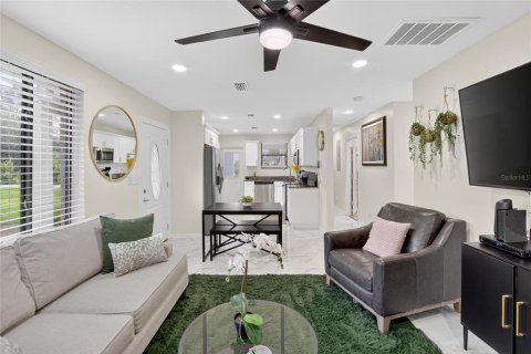 House in Temple Terrace, Florida 3 bedrooms, 106.74 sq.m. № 1854639 - photo 9