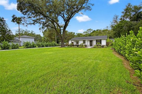 House in Temple Terrace, Florida 3 bedrooms, 106.74 sq.m. № 1854639 - photo 2
