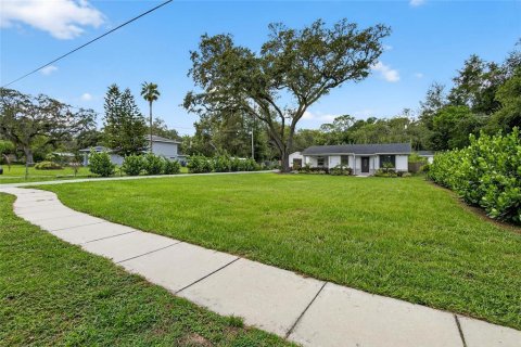 House in Temple Terrace, Florida 3 bedrooms, 106.74 sq.m. № 1854639 - photo 1