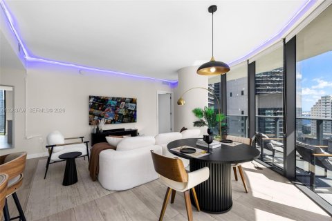 Condominio en alquiler en Miami, Florida, 2 dormitorios, 104.14 m2 № 2025480 - foto 15